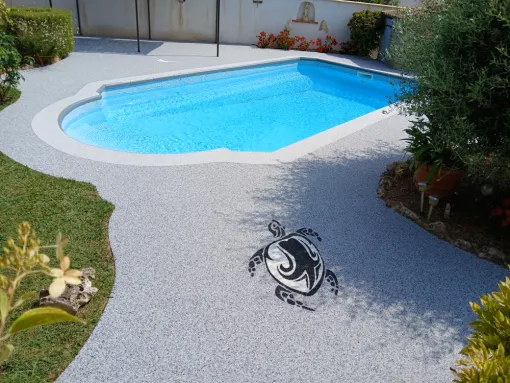 Plage de piscine en pierre de marbre