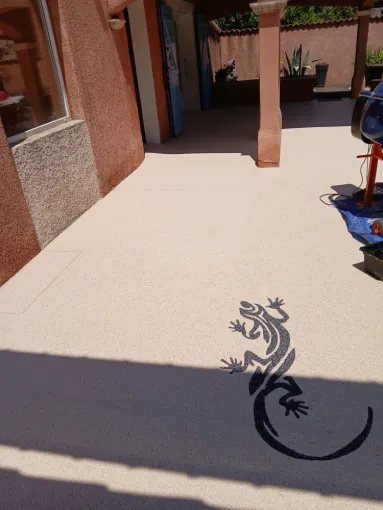 Pose d'une moquette de pierre sur une terrasse à Marseille cote d’azur, Cavaillon, FW.Résine