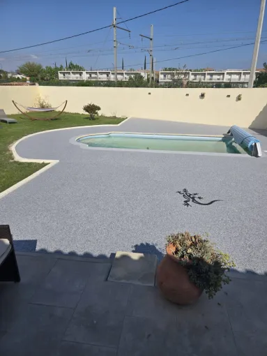Réalisation d'un tapis de pierre à Istres (13)., Cavaillon, FW.Résine