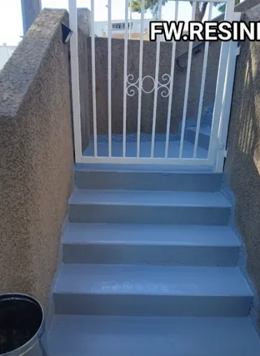 Pose de résine sur des escaliers extérieurs pour refaire l'étanchéité à Cavaillon, Cavaillon, FW.Résine
