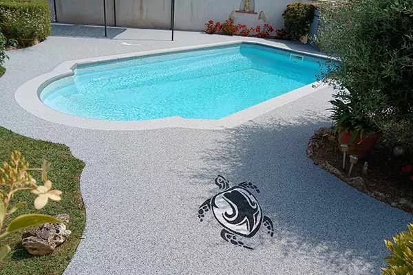 Faire poser de la Marbreline sur la plage d'une piscine, Cavaillon, FW.Résine