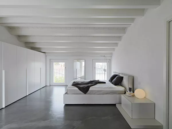 Professionnel pour aménagement des sols d'une maison avec de la résine résistante, Cavaillon, FW.Résine