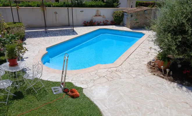 Pose d'un tapis de pierre , Cavaillon, FW.Résine