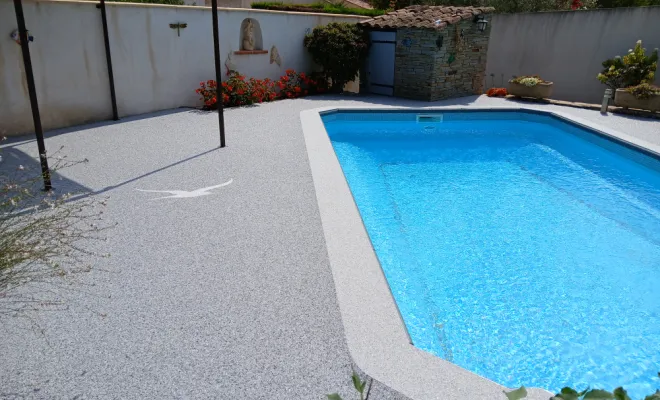 Pose d'un tapis de pierre , Cavaillon, FW.Résine