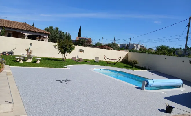 Réalisation d'un tapis de pierre à Istres (13)., Cavaillon, FW.Résine