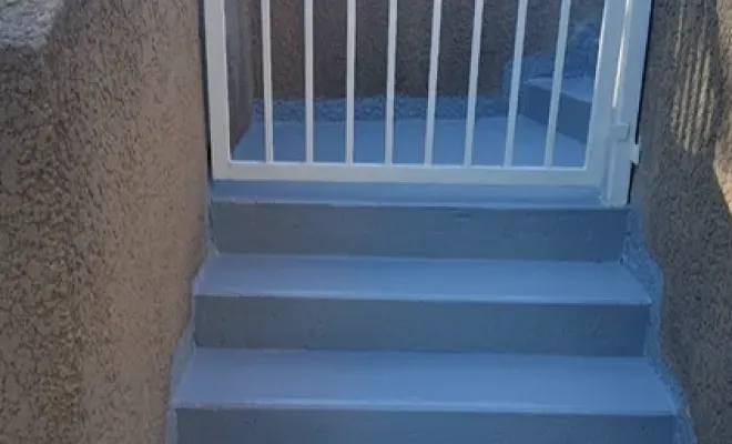 Pose de résine sur des escaliers extérieurs pour refaire l'étanchéité à Cavaillon, Cavaillon, FW.Résine